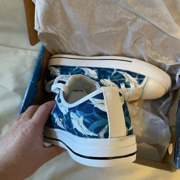Custom Shark Sneakers women’s size 9 or men’s size 7 - Picture 3 of 6